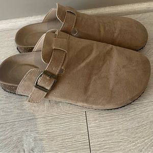 Women’s Boston clogs closed toe Birkenstock size 9